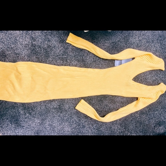 Yellow Dress - Picture 3 of 3